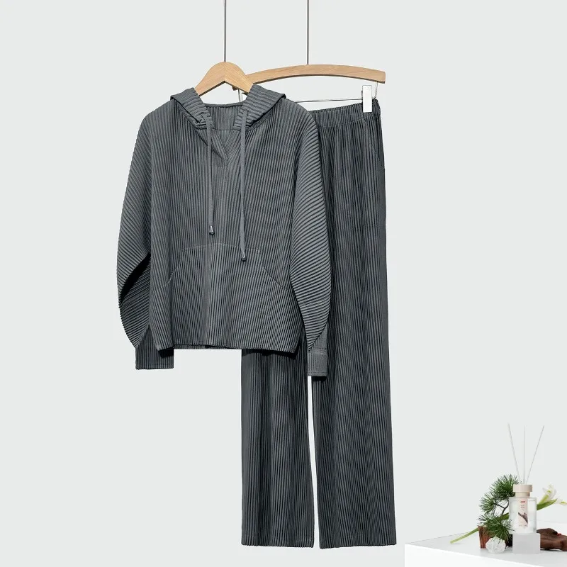 Miyake Pleated Women's Fall/Winter Hooded Sweatshirt Top Jacket with Simple Wide-Leg Pants Two-Piece Set Commuting Office Wear
Miyake Pleated Women's Fall/Winter Hooded Sweatshirt Top Jacket with Simple Wide-Leg Pants Two-Piece Set Commuting Office Wear