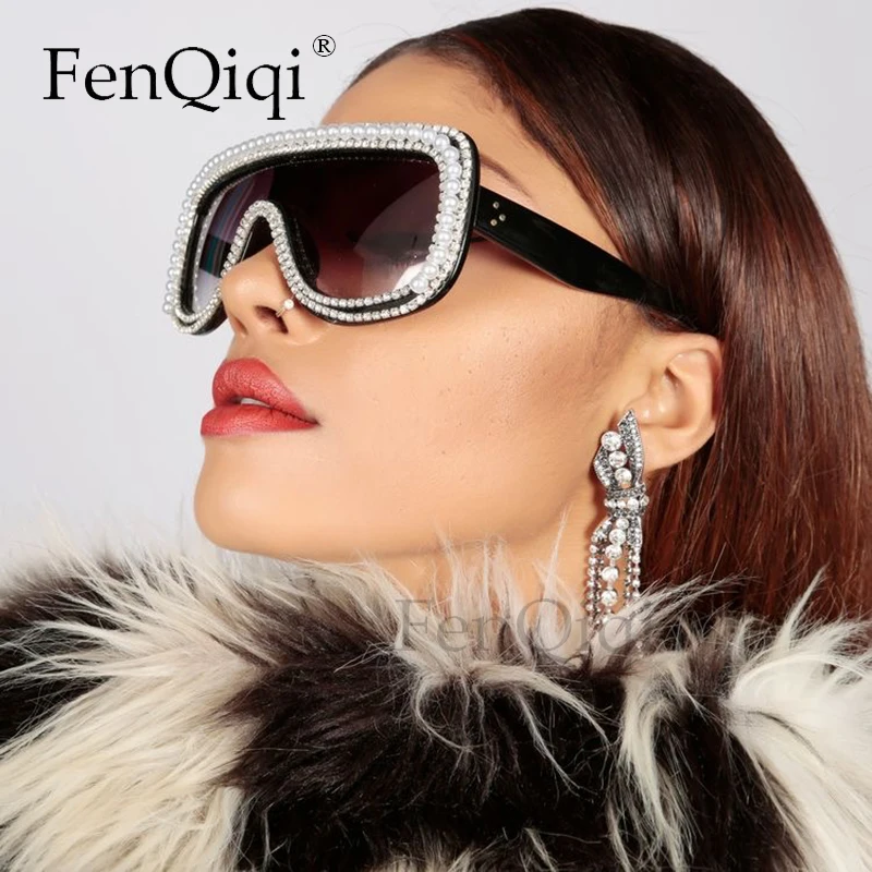 Steampunk Diamond Goggles One Piece Pearl Sunglasses For Women Fashion Oversized Luxury Rhinestone Men Eyeglasses Shade UV400
Steampunk Diamond Goggles One Piece Pearl Sunglasses For Women Fashion Oversized Luxury Rhinestone Men Eyeglasses Shade UV400
