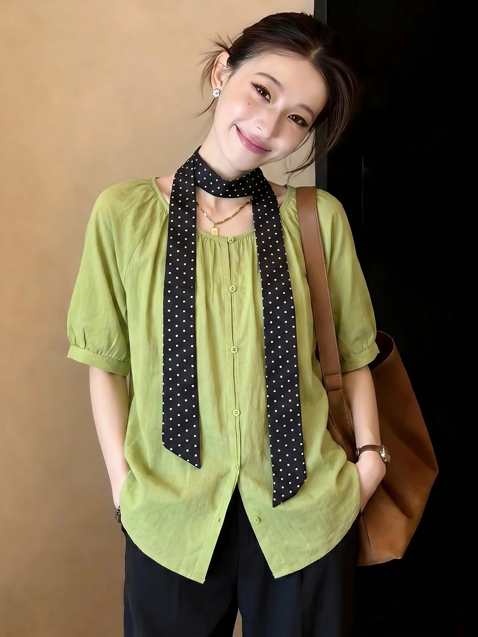 Summer New Large Size Polka Dot Sash Hanging Neck Doll Shirt Women's Short Sleeve Regular Fit Commute Style Korean Version
Summer New Large Size Polka Dot Sash Hanging Neck Doll Shirt Women's Short Sleeve Regular Fit Commute Style Korean Version