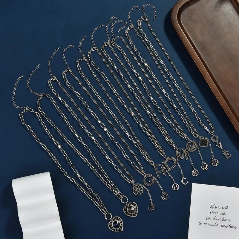 Women's heart-shaped letter plain chain, spliced hanging chain, collarbone chain, women's sweater chain
Women's heart-shaped letter plain chain, spliced hanging chain, collarbone chain, women's sweater chain