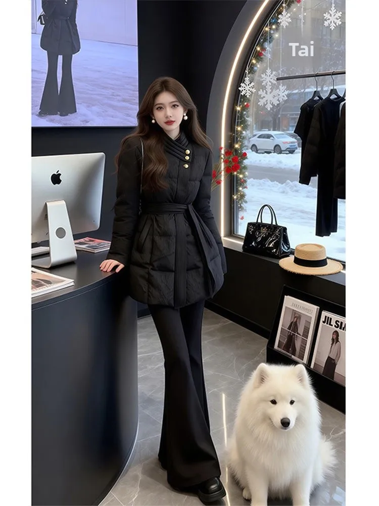 Black Waist-Cinching Long Cotton Jacket Women's Thickened Winter Warm Slimming Versatile Top Fashionable Casual Outerwear
Black Waist-Cinching Long Cotton Jacket Women's Thickened Winter Warm Slimming Versatile Top Fashionable Casual Outerwear