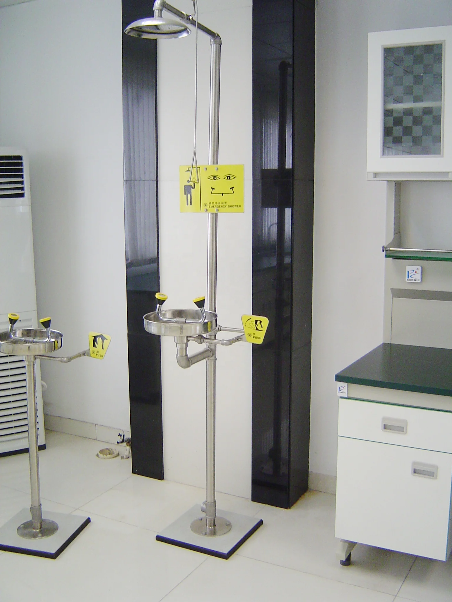 Laboratory 304 Stainless Steel Emergency Flushing Eye Wash Floor Device
Laboratory 304 Stainless Steel Emergency Flushing Eye Wash Floor Device