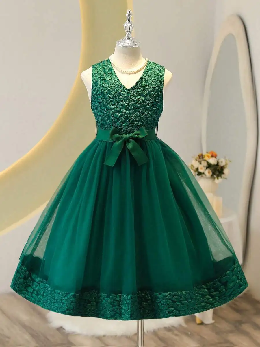 Emerald Green Lace V-Neck Sleeveless A-Line Party Dress With Bow
Emerald Green Lace V-Neck Sleeveless A-Line Party Dress With Bow