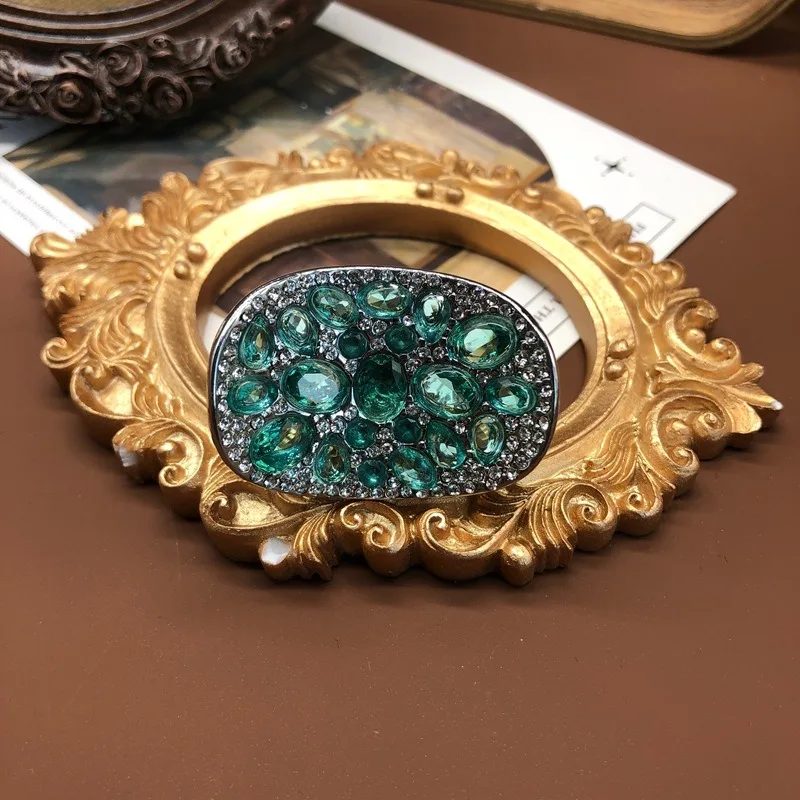 Medieval Jewelry Design Sense Hollow Inlaid with Diamonds Light Blue Cut Gemstone Diamond Light Luxury Fashion Versatile Jewelry
Medieval Jewelry Design Sense Hollow Inlaid with Diamonds Light Blue Cut Gemstone Diamond Light Luxury Fashion Versatile Jewelry