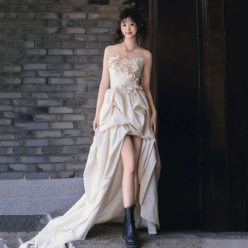 French Light Wedding Dress, Vintage Strapless, Niche Outdoor Veil, Short Front and Long Back, White Small Tail Welcome Dress
French Light Wedding Dress, Vintage Strapless, Niche Outdoor Veil, Short Front and Long Back, White Small Tail Welcome Dress