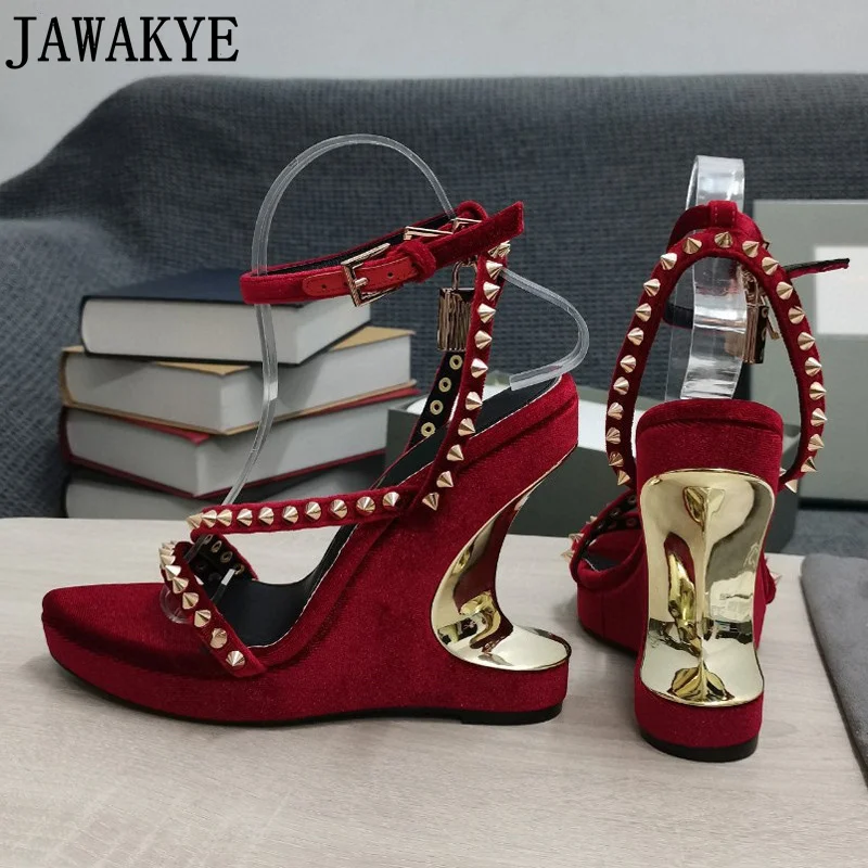 Designer New Wedge Heel Gladiator Sandals Women Open Toe Rivet High Heel Dress Shoes Summer Sexy Velvet Party Sandals Mujer
Designer New Wedge Heel Gladiator Sandals Women Open Toe Rivet High Heel Dress Shoes Summer Sexy Velvet Party Sandals Mujer