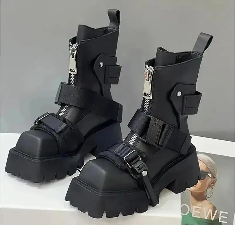Genuine Leather Boots Women 2024 Tube Platform Boots Belt Buckle Design Cool Biker Botas Square Thick Bottom Head Ankle Boots
Genuine Leather Boots Women 2024 Tube Platform Boots Belt Buckle Design Cool Biker Botas Square Thick Bottom Head Ankle Boots