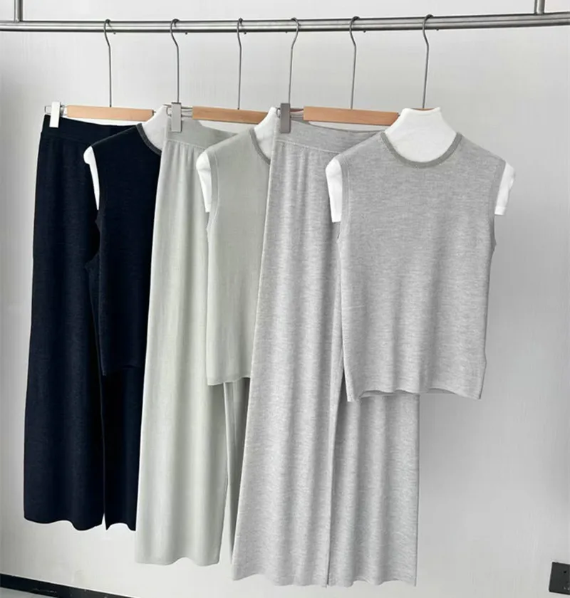 Women's 25 Spring/Summer New Silk Wool Sleeveless Knitted suit Crewneck Top with Straight Pants Two-piece Set
Women's 25 Spring/Summer New Silk Wool Sleeveless Knitted suit Crewneck Top with Straight Pants Two-piece Set