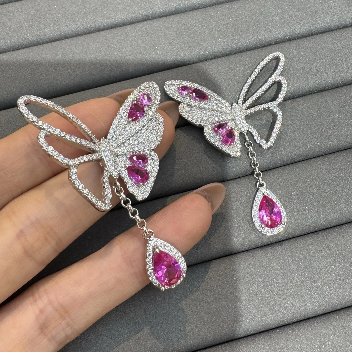 fashion cubic zirconia earrings for women shiny cute jewelry gala event party butterfly dangling earrings silver color blue pink
fashion cubic zirconia earrings for women shiny cute jewelry gala event party butterfly dangling earrings silver color blue pink