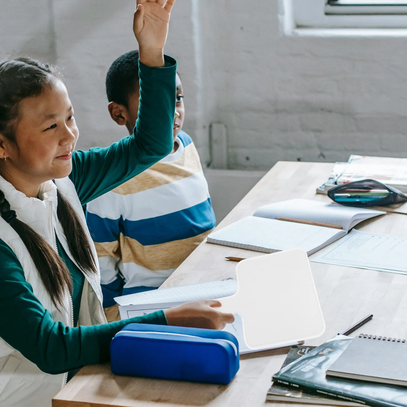 Многоразовая портативная доска для сухого стирания: легкая, компактная, для ответов, ведения счета, голосования, интерактивных занятий в классе
Многоразовая портативная доска для сухого стирания: легкая, компактная, для ответов, ведения счета, голосования, интерактивных занятий в классе