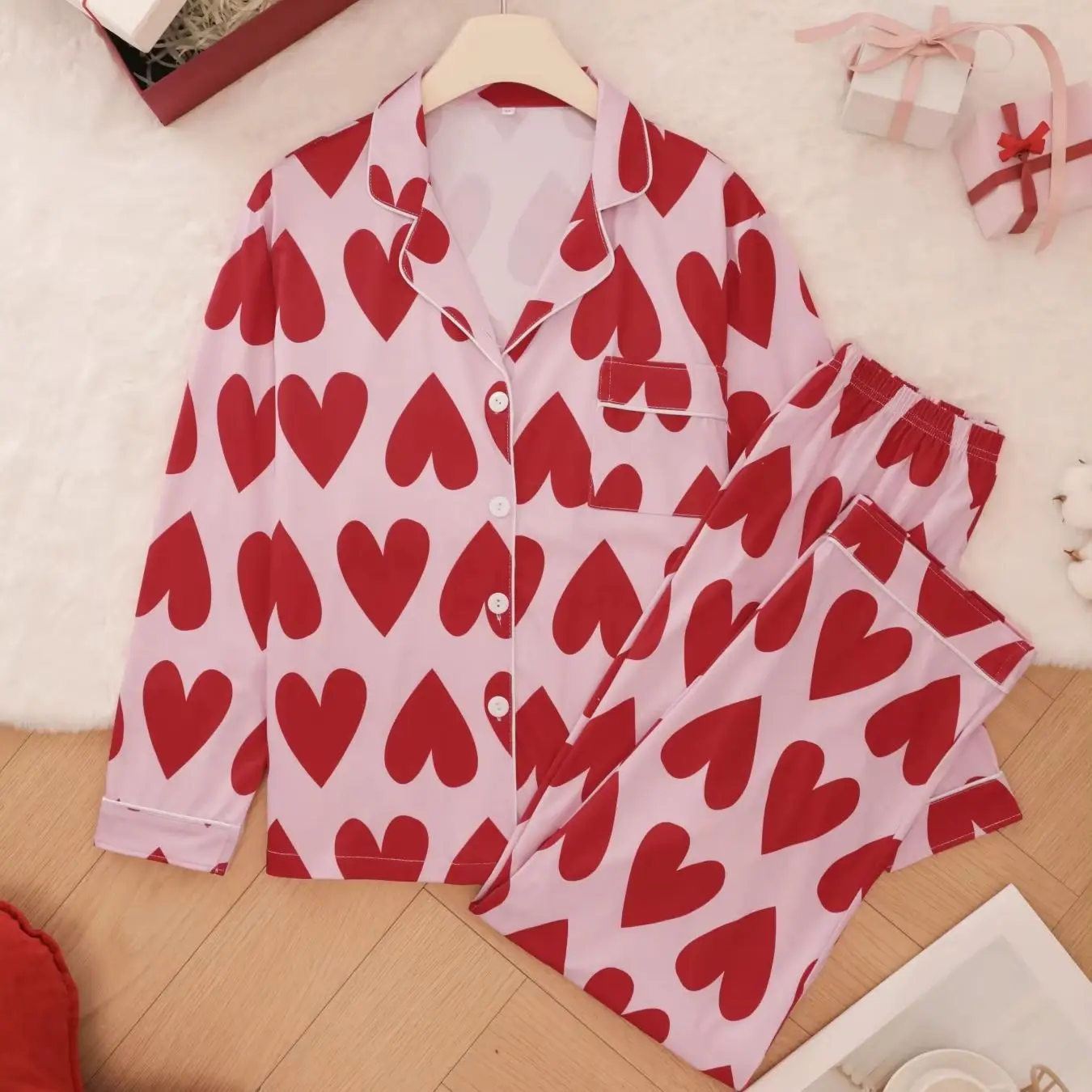 Christmas Theme Red Heart Print Pajama Set Long Sleeve Long Pants Loungewear Comfortable Home Wear Gift for Women
Christmas Theme Red Heart Print Pajama Set Long Sleeve Long Pants Loungewear Comfortable Home Wear Gift for Women