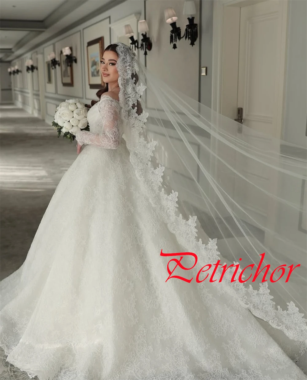 Customized High Quality White Organza Wedding Dress Exquisite Strapless Off the Shoulder Long Sleeves Chapel Train Bridal Gowns
Customized High Quality White Organza Wedding Dress Exquisite Strapless Off the Shoulder Long Sleeves Chapel Train Bridal Gowns