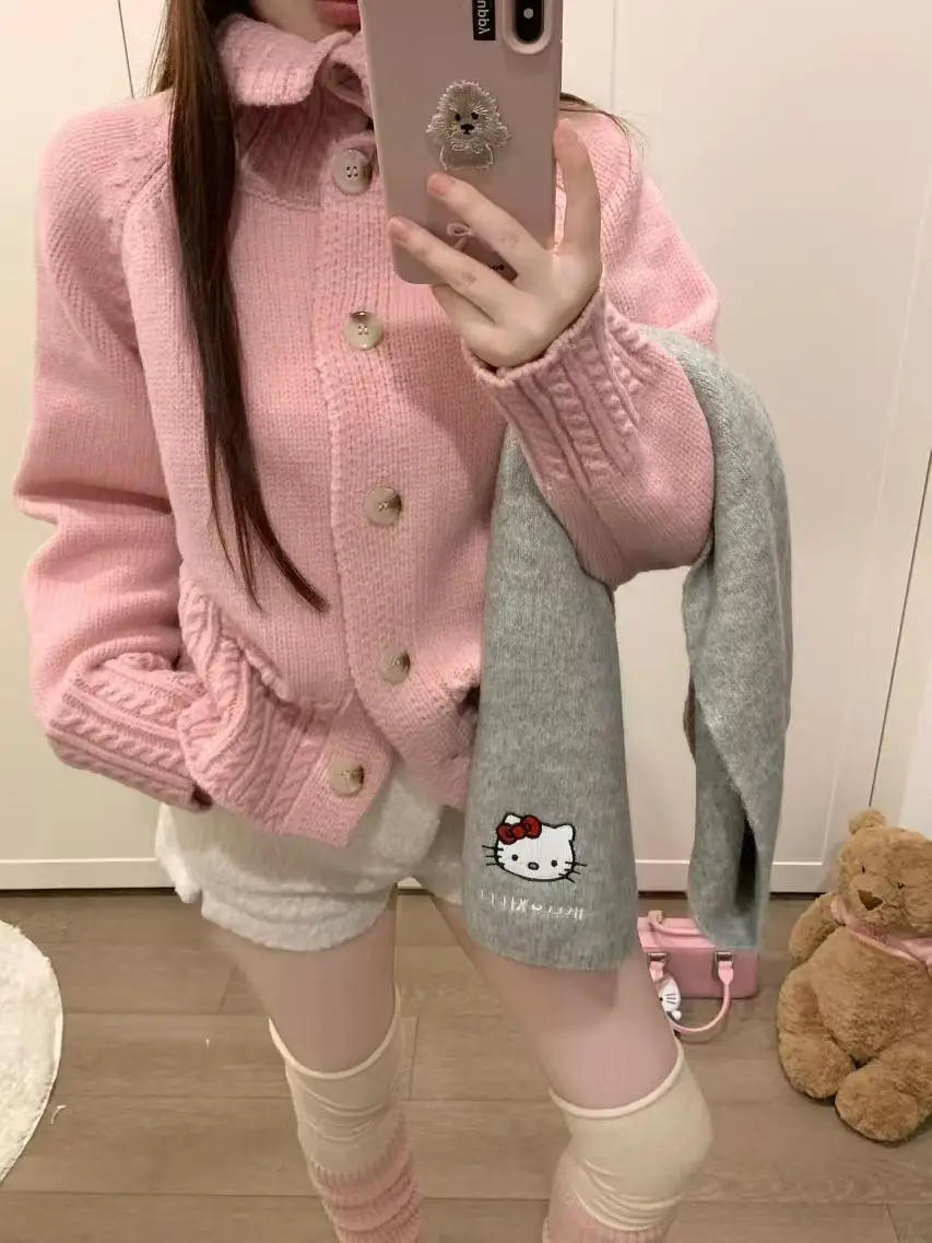 Корейский вязаный свитер в стиле оверсайз для женщин, модный зимний новый утепленный свитер с длинными рукавами, воротником-стойкой и узором «косы», верхняя одежда
Корейский вязаный свитер в стиле оверсайз для женщин, модный зимний новый утепленный свитер с длинными рукавами, воротником-стойкой и узором «косы», верхняя одежда