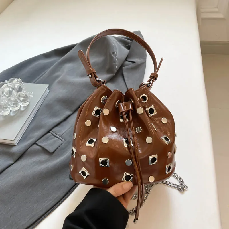 Bucket Design PU Leather Crossbody Bag 2025 Punk Style Rivet Shoulder Purses and Handbags Motorcycle Bolsas Feminina Clutch Bag
Bucket Design PU Leather Crossbody Bag 2025 Punk Style Rivet Shoulder Purses and Handbags Motorcycle Bolsas Feminina Clutch Bag