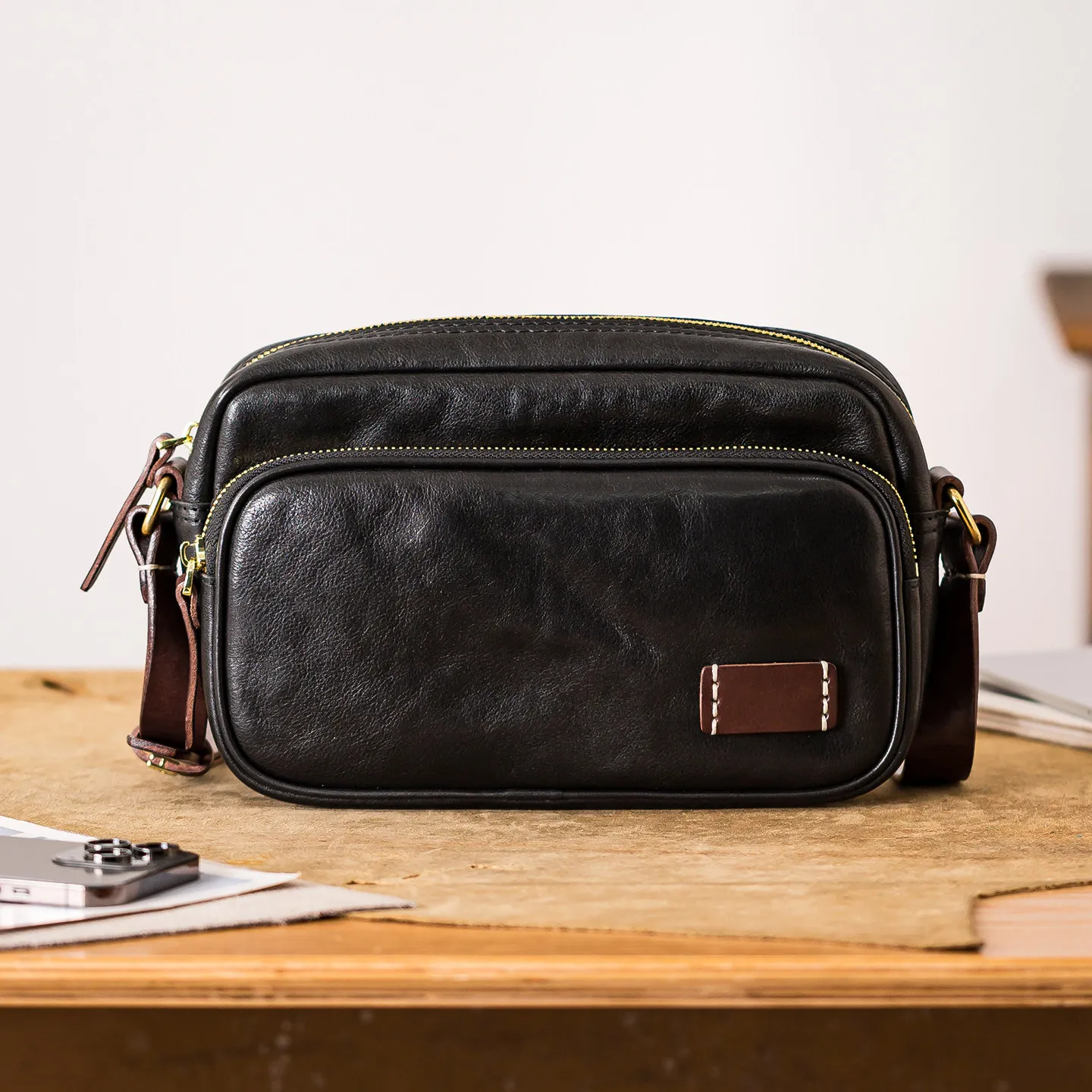 casual designer handmade first layer cowhide men's shoulder bag outdoor travel luxury soft genuine leather black messenger bag
casual designer handmade first layer cowhide men's shoulder bag outdoor travel luxury soft genuine leather black messenger bag
