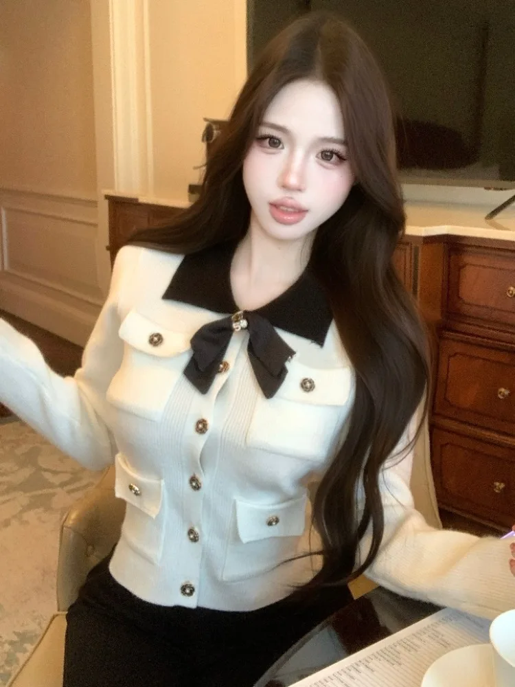 Slimming Knitwear Black White Contrast Knot Atmosphere Style Women's Fashion Autumn Winter New Style City Walk Skin...
Slimming Knitwear Black White Contrast Knot Atmosphere Style Women's Fashion Autumn Winter New Style City Walk Skin...