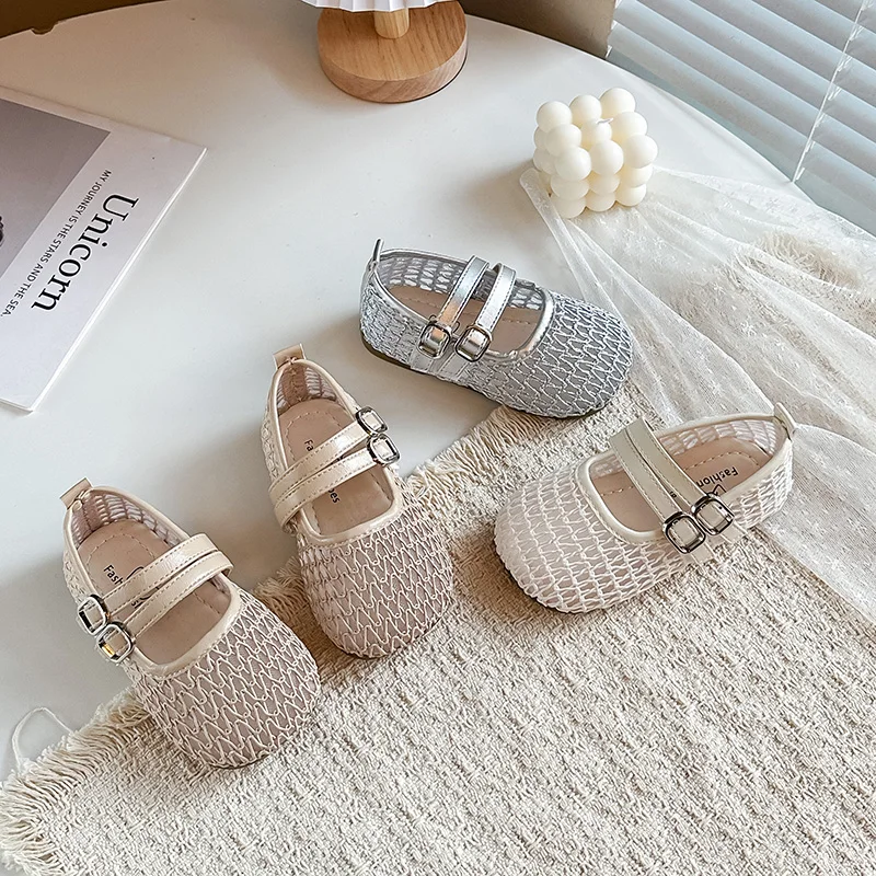 2026 Spring Kids Flat Sandals Mesh Breathable Soft Sole Non-slip Girls Princess Casual Outdoor Shoes
2026 Spring Kids Flat Sandals Mesh Breathable Soft Sole Non-slip Girls Princess Casual Outdoor Shoes