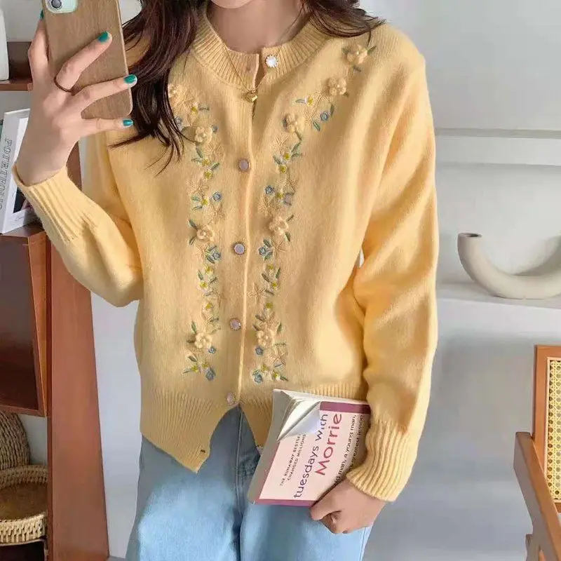 Sweet Embroidered Flower Knitted Cardigan Women's Loose 2024 Spring And Autumn New Long Sleeve Sweater Short
Sweet Embroidered Flower Knitted Cardigan Women's Loose 2024 Spring And Autumn New Long Sleeve Sweater Short