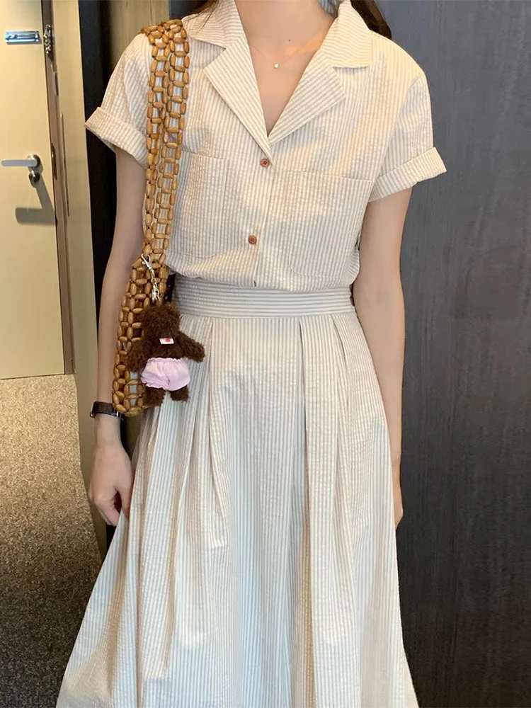 Chic Spring Vintage Tailored Collar Long Sve Striped irt High Waist Pleated Skirt Two Piece Set Women's Faion Cotton
Chic Spring Vintage Tailored Collar Long Sve Striped irt High Waist Pleated Skirt Two Piece Set Women's Faion Cotton