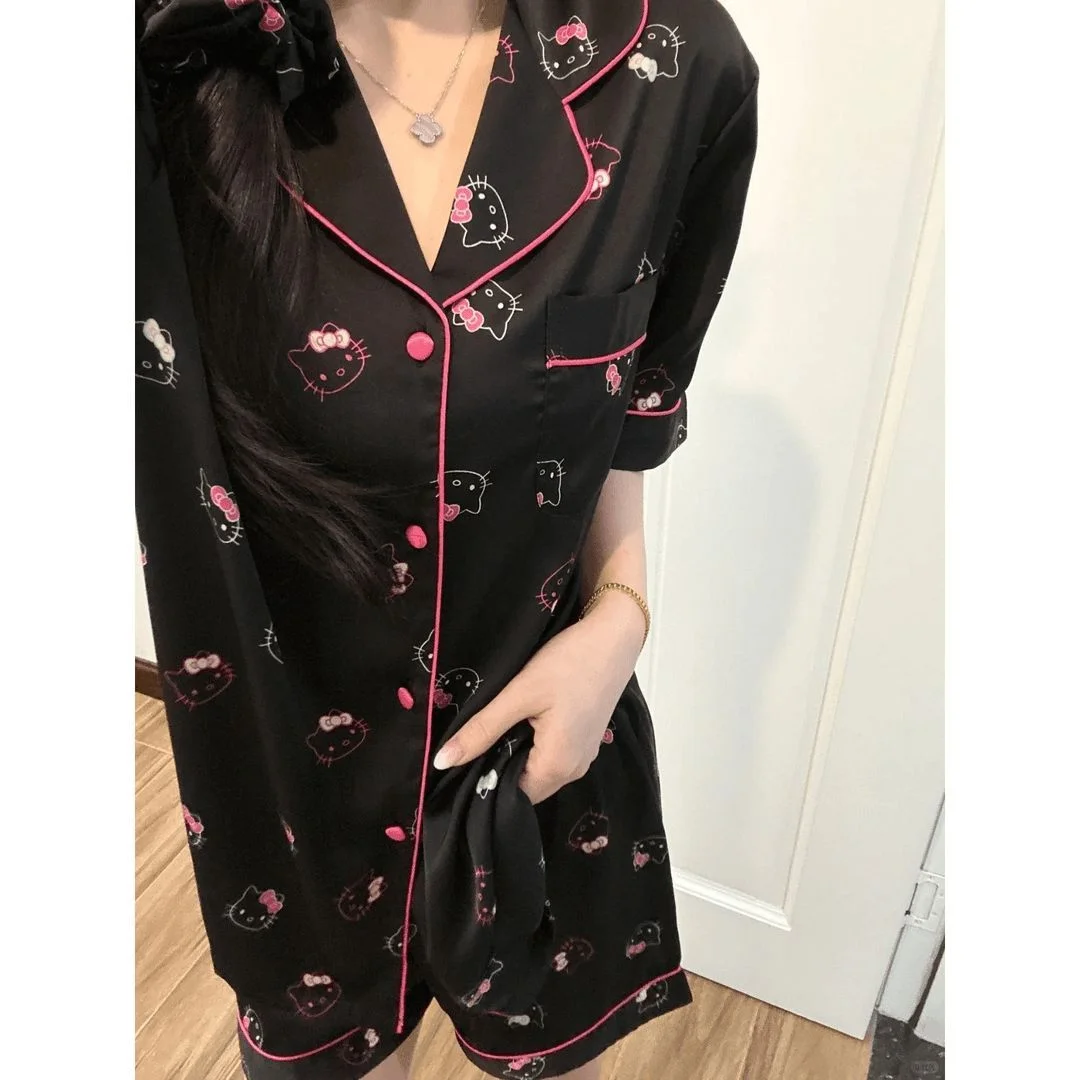 Hello Kitty Summer Ice Silk Simulation Silk Pajama Set Girls Short Sleeve Shorts Small Lapel Silk Casual Two-piece Set
Hello Kitty Summer Ice Silk Simulation Silk Pajama Set Girls Short Sleeve Shorts Small Lapel Silk Casual Two-piece Set
