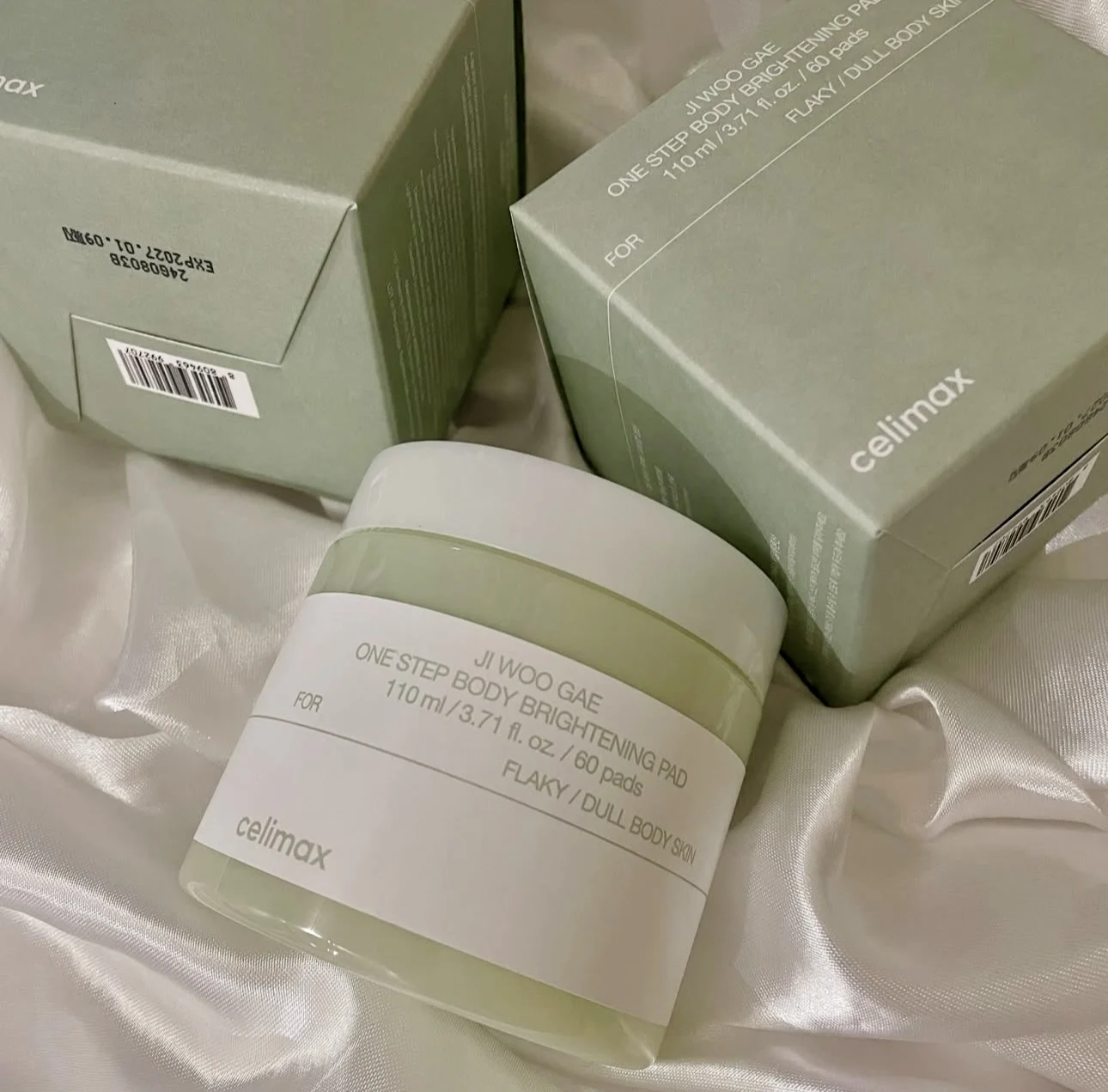 Celimax Ji Woo Gae One Step Осветляющая подушечка для тела 110 мл 60 подушечек PHA Ниацинамид Тонизирующее лечение Оригинальные чистящие хлопковые простыни
Celimax Ji Woo Gae One Step Осветляющая подушечка для тела 110 мл 60 подушечек PHA Ниацинамид Тонизирующее лечение Оригинальные чистящие хлопковые простыни