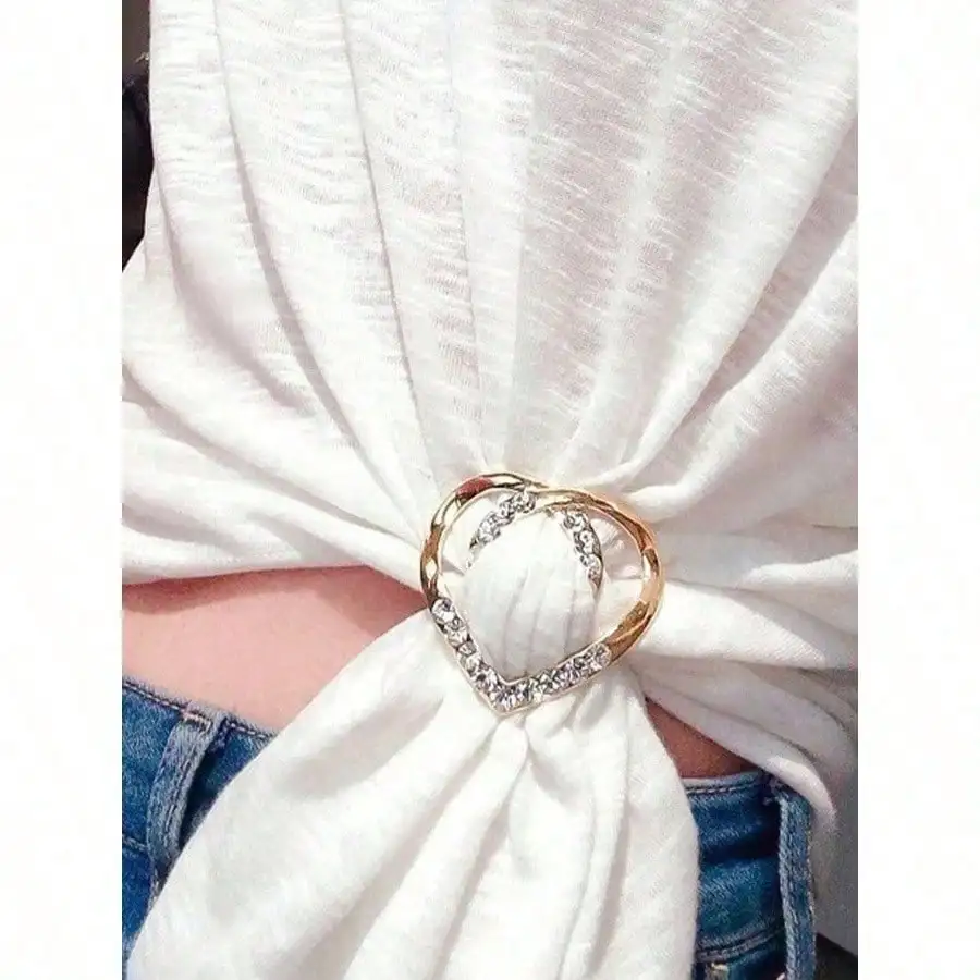 2pcs New Design Multi-Functional Clothing Accessories That Can Be Used As Scarf Buckles, High-End Buttons, Rhinestone Belt Buckles And Brooches.
2pcs New Design Multi-Functional Clothing Accessories That Can Be Used As Scarf Buckles, High-End Buttons, Rhinestone Belt Buckles And Brooches.