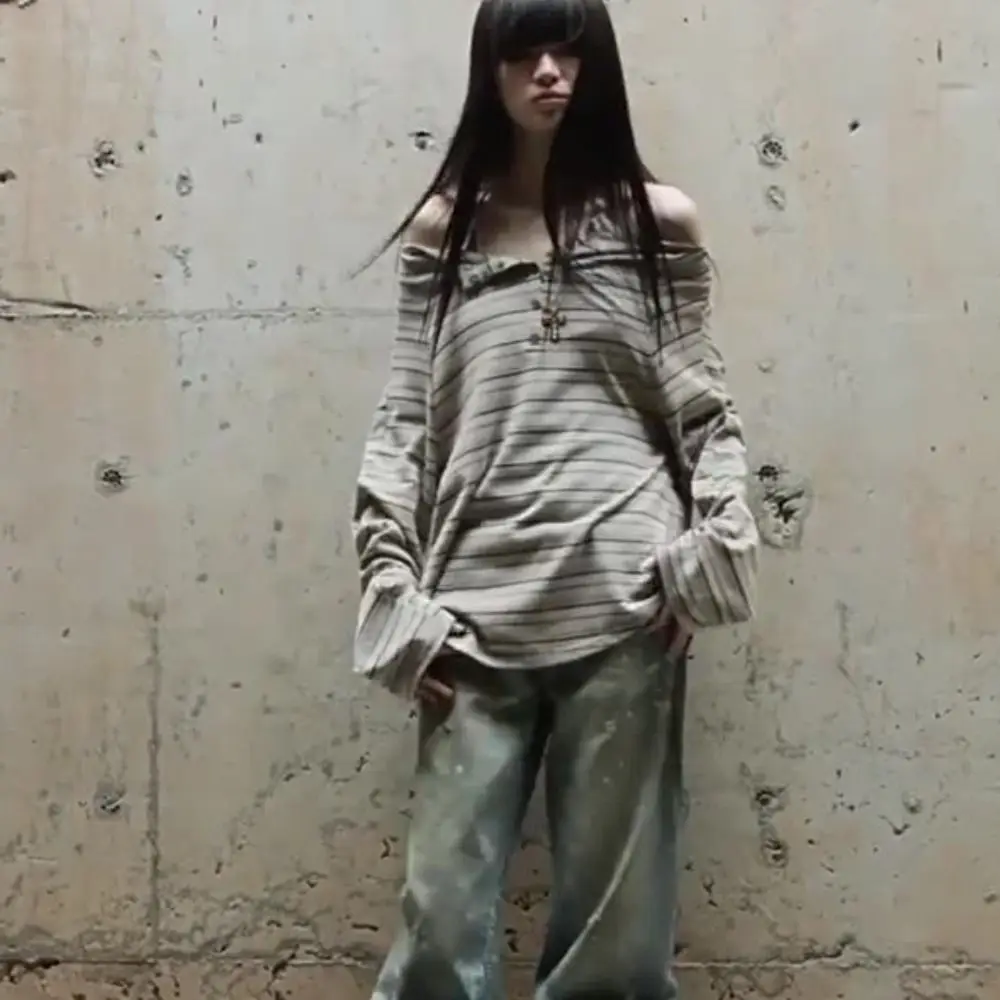 Модная футболка в полоску с длинным рукавом в стиле ретро, свободный шикарный топ с открытыми плечами, нерегулярный стильный пуловер на пуговицах, женский
Модная футболка в полоску с длинным рукавом в стиле ретро, свободный шикарный топ с открытыми плечами, нерегулярный стильный пуловер на пуговицах, женский