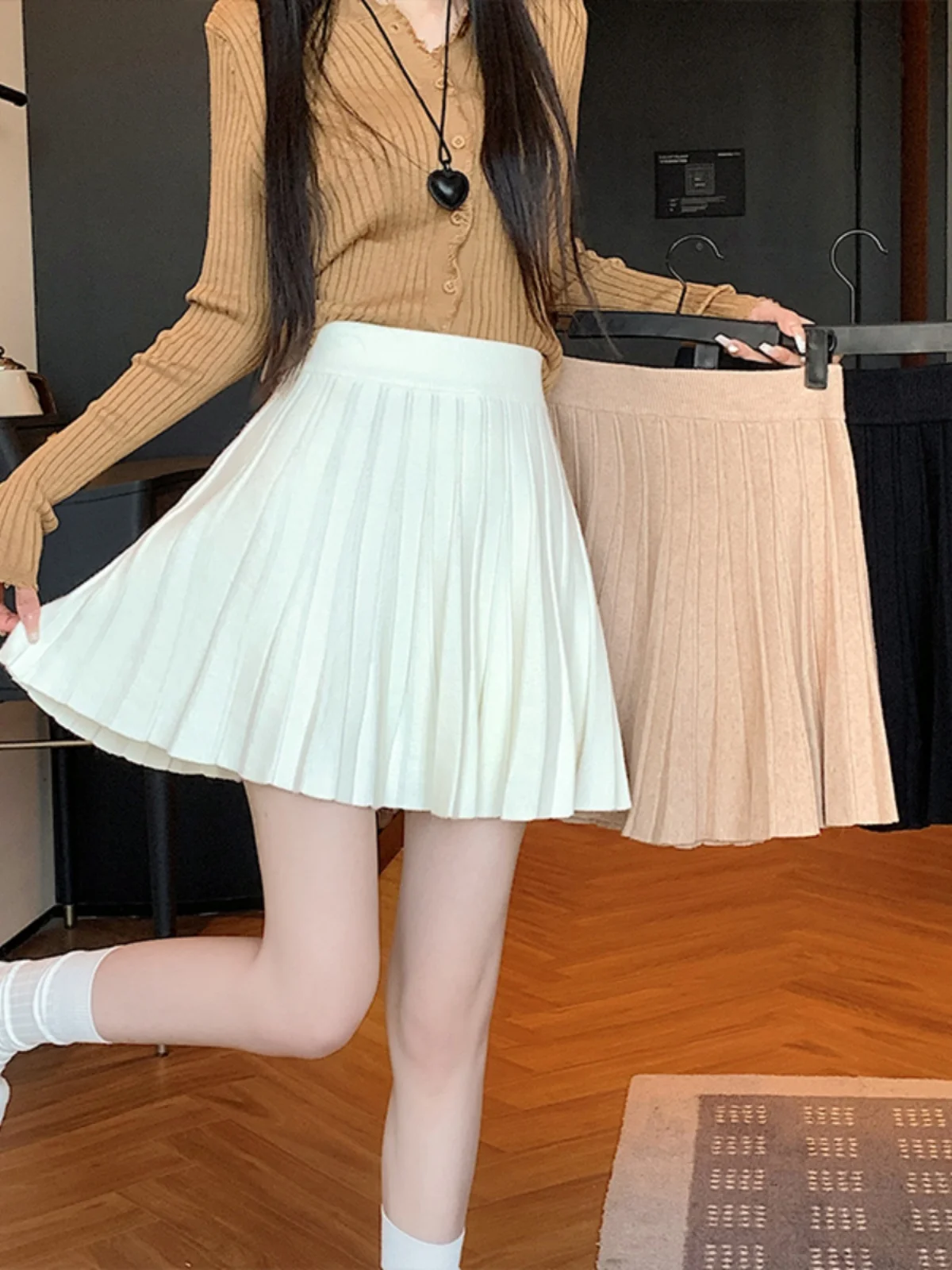 High Waist A-Line Skirt Women's Spicy Bla Pleated Knitted Midi Skirt Korean Sle Polyester Fiber Autumn Winter Faion
High Waist A-Line Skirt Women's Spicy Bla Pleated Knitted Midi Skirt Korean Sle Polyester Fiber Autumn Winter Faion