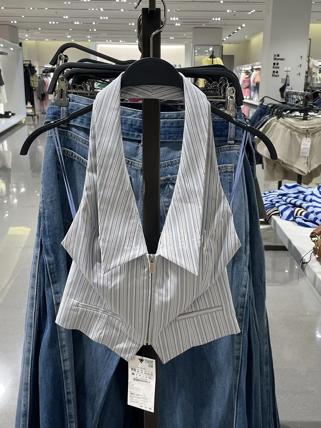 Summer 2026 New Women's Fashion Striped Backless V-Neck Vest Top Neck Hanging Design Slim Fit Short Length Brand Unbranded
Summer 2026 New Women's Fashion Striped Backless V-Neck Vest Top Neck Hanging Design Slim Fit Short Length Brand Unbranded
