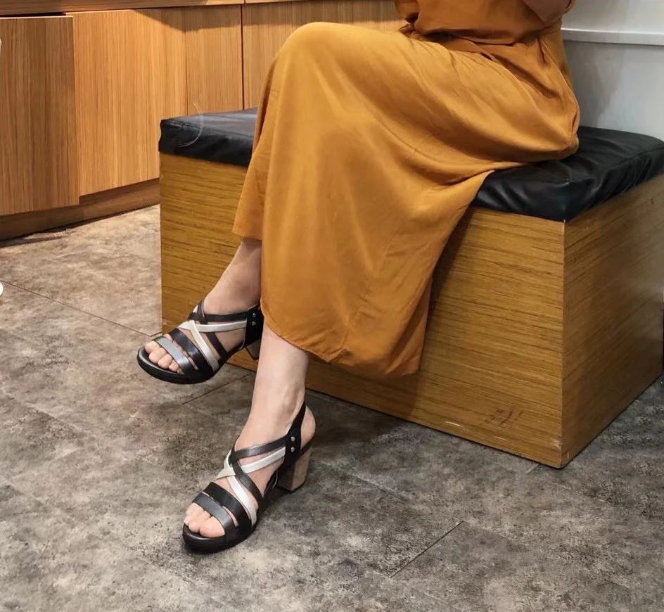 Elegant Summer Open-Toe Sandals Women's Full Leather Thick Heel Luxury Inner And Outer Insole Breathable Comfortable Shoes
Elegant Summer Open-Toe Sandals Women's Full Leather Thick Heel Luxury Inner And Outer Insole Breathable Comfortable Shoes