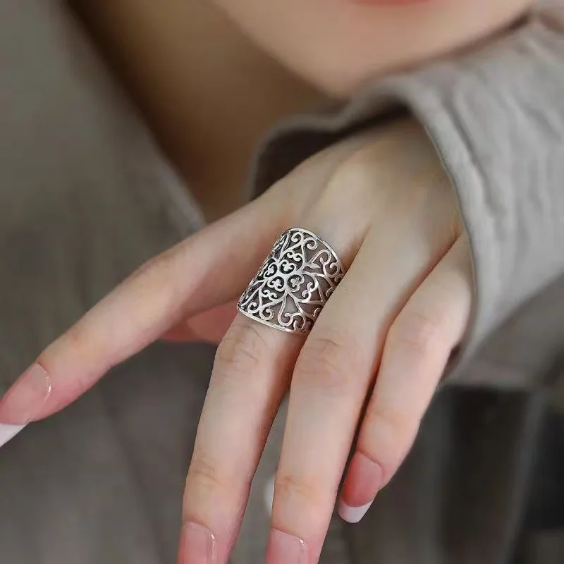 Retro hollow flower ring women's simple creative literary wide-face engraved ring open jewelry
Retro hollow flower ring women's simple creative literary wide-face engraved ring open jewelry