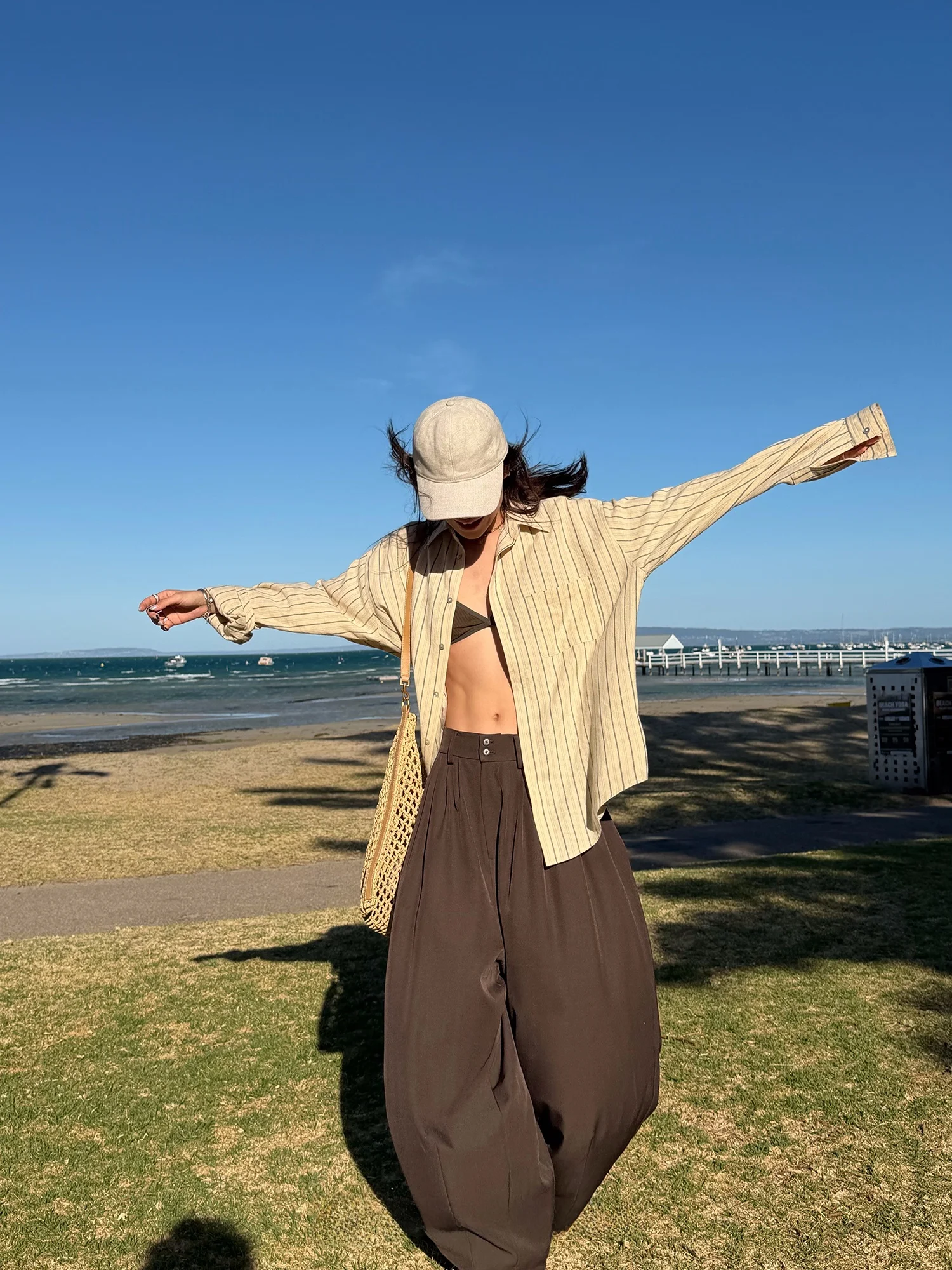 Женская повседневная полосатая рубашка Obliviate Haax, свободная верхняя одежда прямого кроя с длинными рукавами, классический стиль, весна-лето
Женская повседневная полосатая рубашка Obliviate Haax, свободная верхняя одежда прямого кроя с длинными рукавами, классический стиль, весна-лето