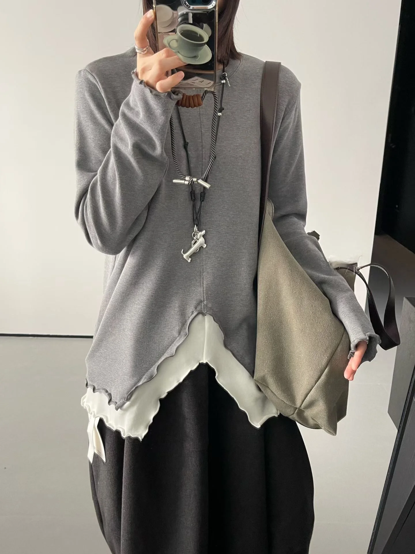 Double Layered Splice Base irt with Slit Design Versatile Seoul Sle Staable Trendy Bot Wear for Women
Double Layered Splice Base irt with Slit Design Versatile Seoul Sle Staable Trendy Bot Wear for Women