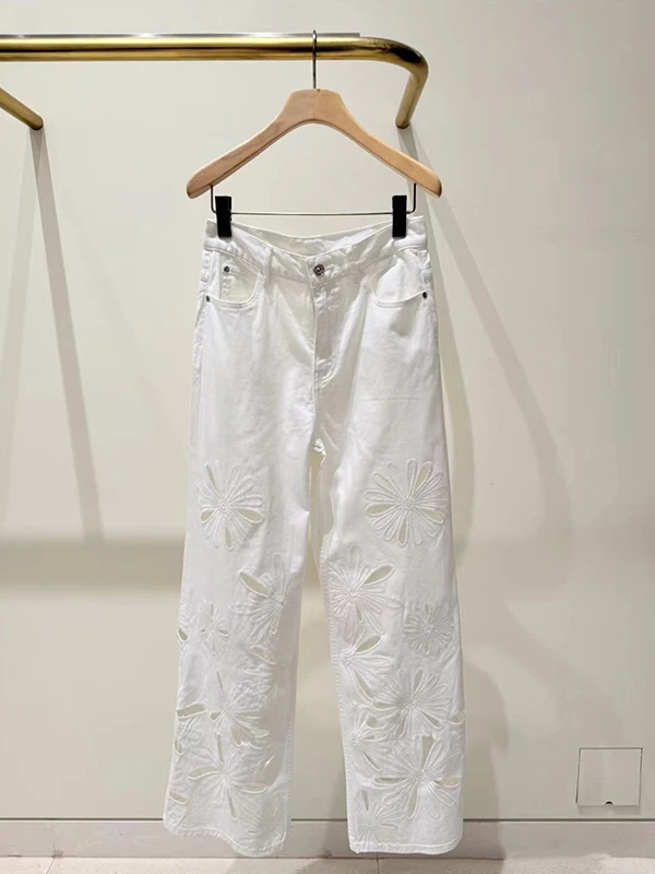 Spring 2026 New Denim Pants Embroidered Floral Hollow out Design Straight Leg Long Trousers Women's Natural Waist Button Closure
Spring 2026 New Denim Pants Embroidered Floral Hollow out Design Straight Leg Long Trousers Women's Natural Waist Button Closure