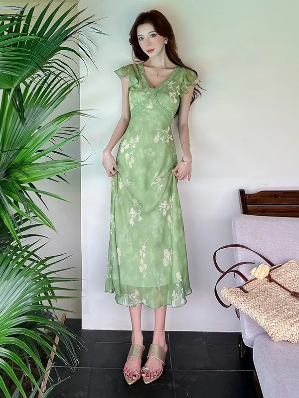 Summer Floral Long Dress Women's V-neck Bell Sleeve Lace Trim Waist-cinching Slimming French Style Printed Soft Fabric Dress
Summer Floral Long Dress Women's V-neck Bell Sleeve Lace Trim Waist-cinching Slimming French Style Printed Soft Fabric Dress