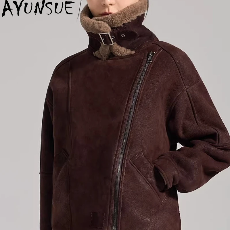 AYUNSUE Real Sheepskin Fur Coat Women Genuine Leather Jacket 2026 Vintage Winter Jackets Woman Clothes Oil Wax Velvet Surface
AYUNSUE Real Sheepskin Fur Coat Women Genuine Leather Jacket 2026 Vintage Winter Jackets Woman Clothes Oil Wax Velvet Surface