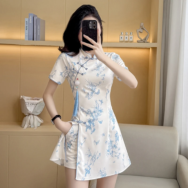 Эластичный современный комплект Ципао, элегантный наряд Cheongsam с шортами, женские высококачественные костюмы из двух предметов в китайском стиле, летние женские костюмы
Эластичный современный комплект Ципао, элегантный наряд Cheongsam с шортами, женские высококачественные костюмы из двух предметов в китайском стиле, летние женские костюмы