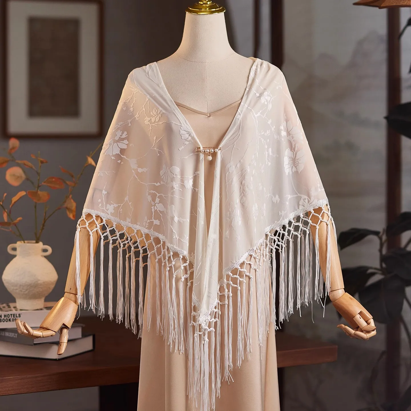 Women's Spring Summer Vintage White Lace Tassel Pashmina Female Chinese Style Show Party Shawl Cloak Collar R2764
Women's Spring Summer Vintage White Lace Tassel Pashmina Female Chinese Style Show Party Shawl Cloak Collar R2764