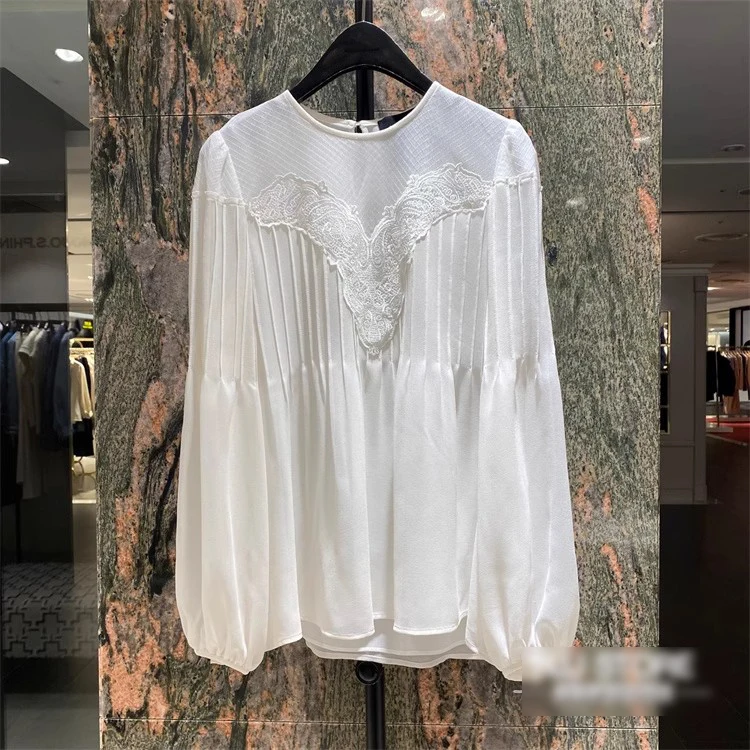 Женская летняя модная прозрачная блузка свободного кроя с V-образным вырезом, кружевной отделкой и вставками из сетки, дышащая, в французском стиле
Женская летняя модная прозрачная блузка свободного кроя с V-образным вырезом, кружевной отделкой и вставками из сетки, дышащая, в французском стиле