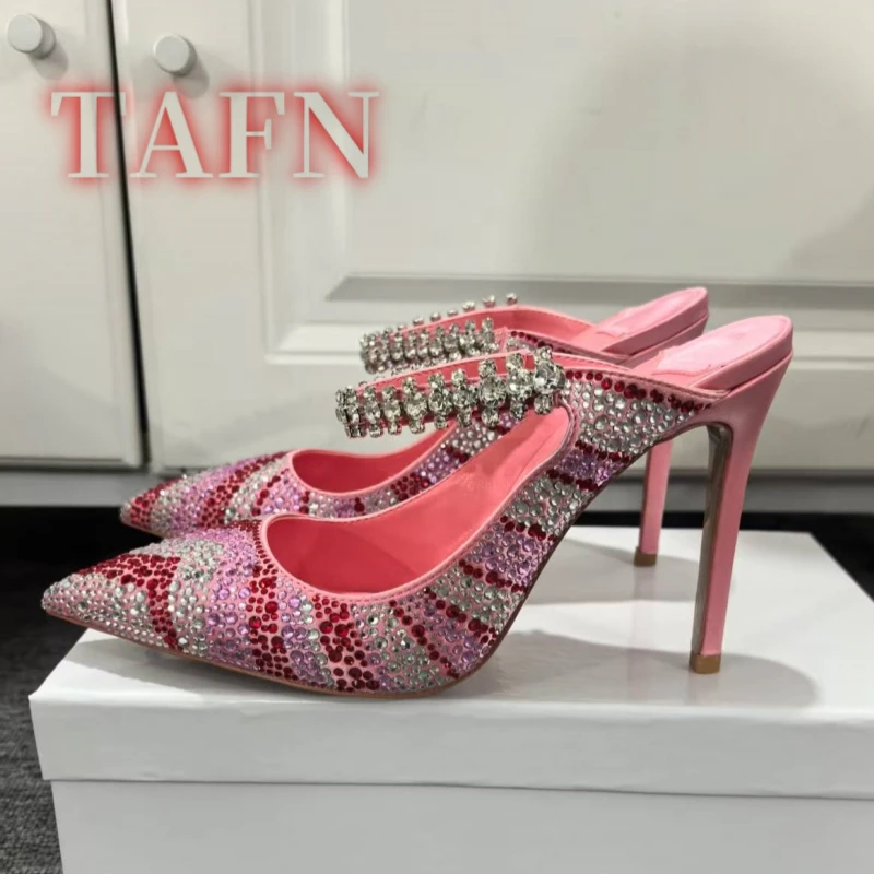 Женские блестящие сабо на шпильке 100 мм, туфли на высоком каблуке со стразами для женщин, элегантные модельные тапочки для ночного клуба, вечеринки, ужина, размеры 35-42
Женские блестящие сабо на шпильке 100 мм, туфли на высоком каблуке со стразами для женщин, элегантные модельные тапочки для ночного клуба, вечеринки, ужина, размеры 35-42