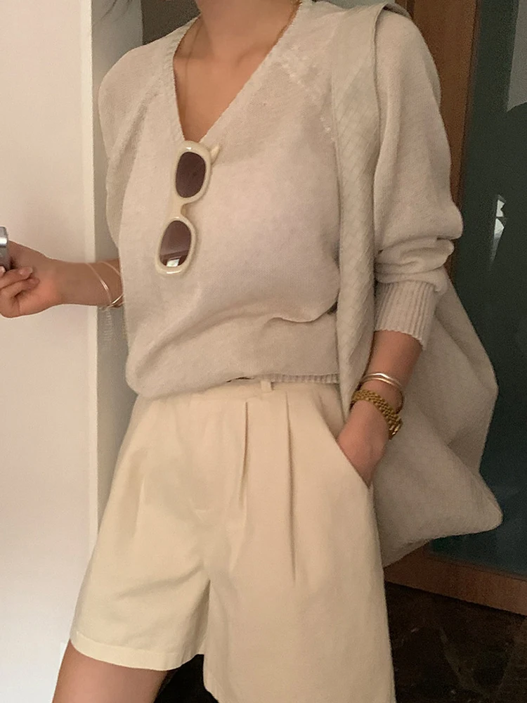 Original Korean Style V-Neck Pullover Knitted Sweater Spring Summer Pure Color Ladies Commuting Sun Protection Shirt Shoulder...
Original Korean Style V-Neck Pullover Knitted Sweater Spring Summer Pure Color Ladies Commuting Sun Protection Shirt Shoulder...