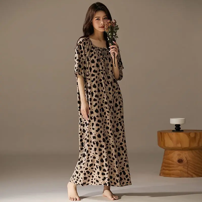 Mid-length Loose Nightgown Summer Large Size Pajamas Home Clothes Short-sleeved Dress Fashionable Women's Sleeping Back Night
Mid-length Loose Nightgown Summer Large Size Pajamas Home Clothes Short-sleeved Dress Fashionable Women's Sleeping Back Night
