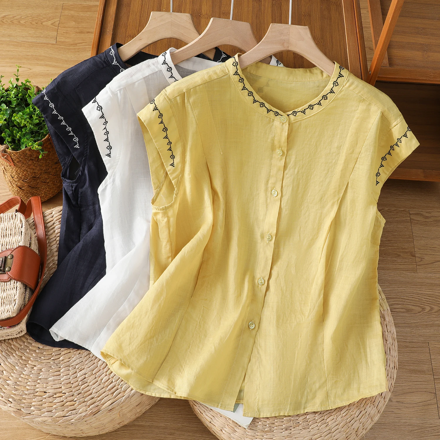 Elegant Embroidered Fly Sleeve Linen Shirt Versatile Casual Women's Top Fashionable Loose Fit Summer Breathable Short Sleeve
Elegant Embroidered Fly Sleeve Linen Shirt Versatile Casual Women's Top Fashionable Loose Fit Summer Breathable Short Sleeve