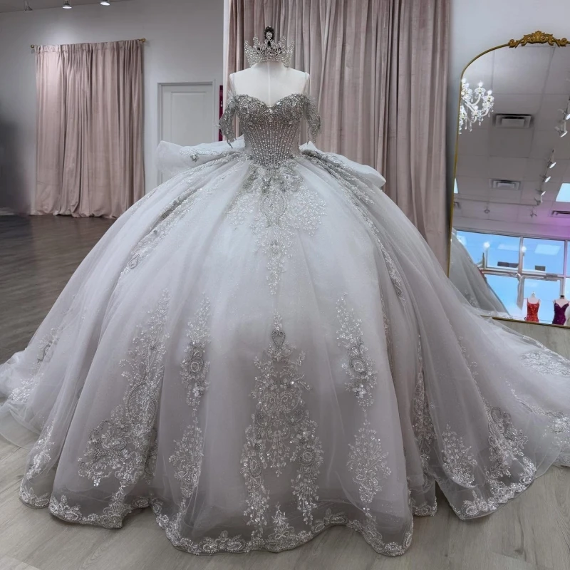 White Shiny Princess Off the Shoulder Sweet 16 Dress Quinceanera Dresses Sequin Applique Beading Crystal Bow Tull Party Birthday
White Shiny Princess Off the Shoulder Sweet 16 Dress Quinceanera Dresses Sequin Applique Beading Crystal Bow Tull Party Birthday