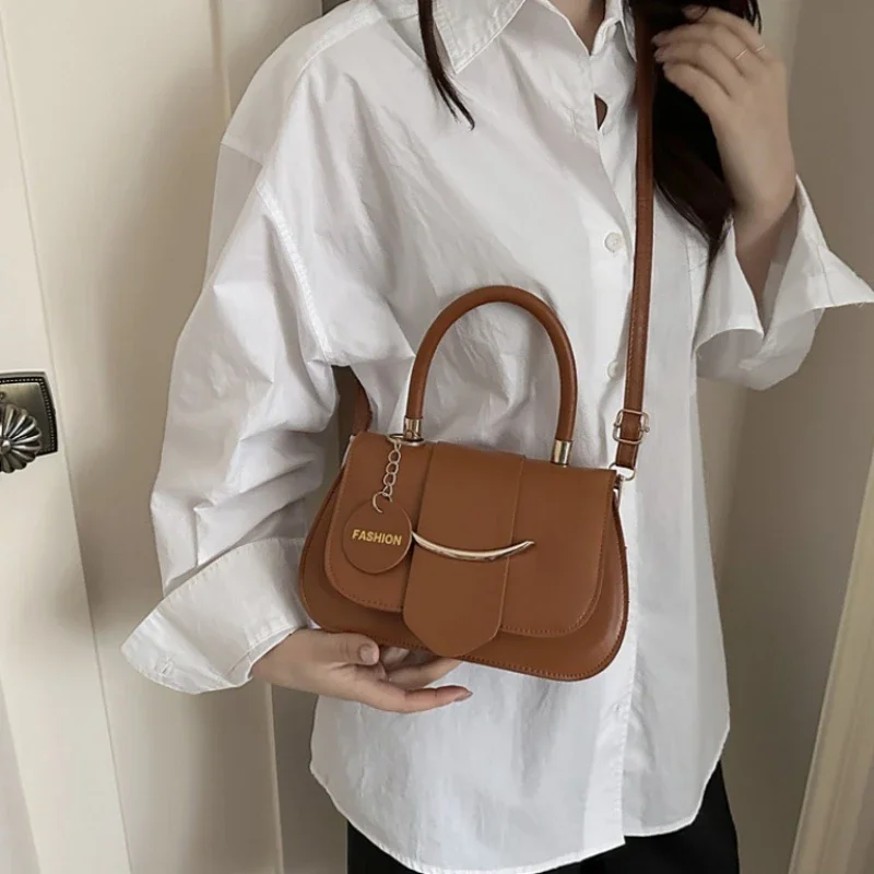 2026 High-End Women's Niche Design Messenger Bag Single Shoulder Saddle Bag Fashionable Popular Style for Women
2026 High-End Women's Niche Design Messenger Bag Single Shoulder Saddle Bag Fashionable Popular Style for Women