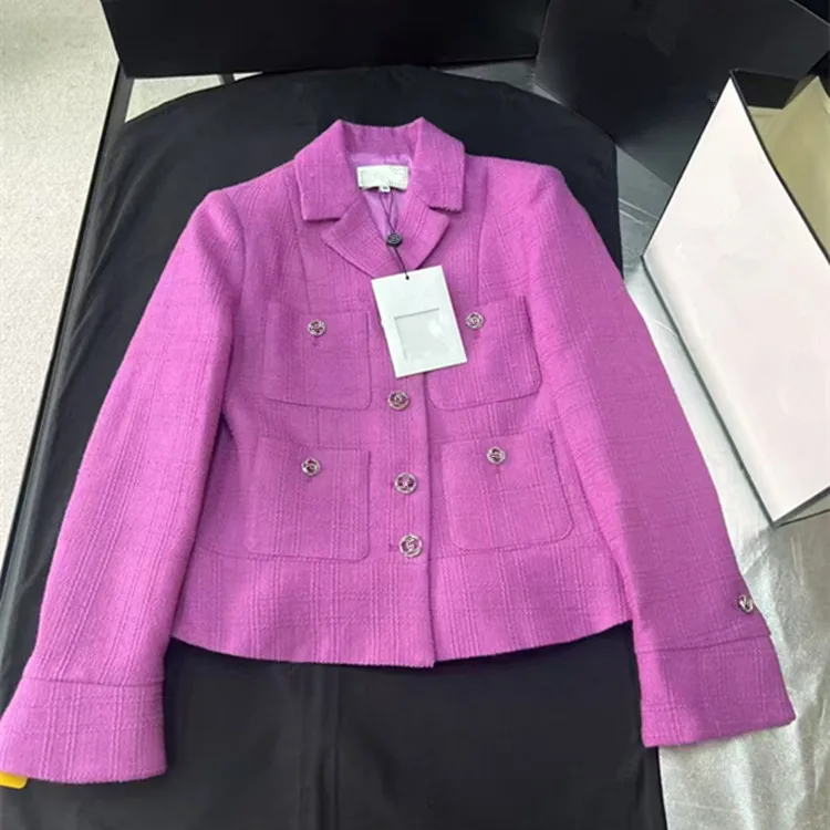 Customization European women's fashion 2026 spring new style Long-sleeved flared sleeve single-button purple tweed coat
Customization European women's fashion 2026 spring new style Long-sleeved flared sleeve single-button purple tweed coat