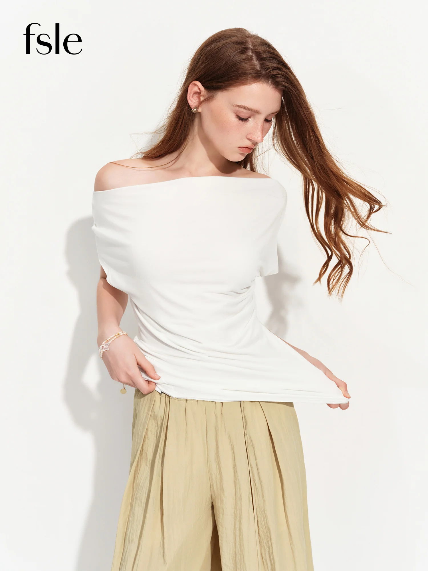 FSLE Women's Short-sleeved Swing Collar Fitted Waist New Summer Style 2026 Slim Fit Solid Simple Korean Style Knit Top
FSLE Women's Short-sleeved Swing Collar Fitted Waist New Summer Style 2026 Slim Fit Solid Simple Korean Style Knit Top