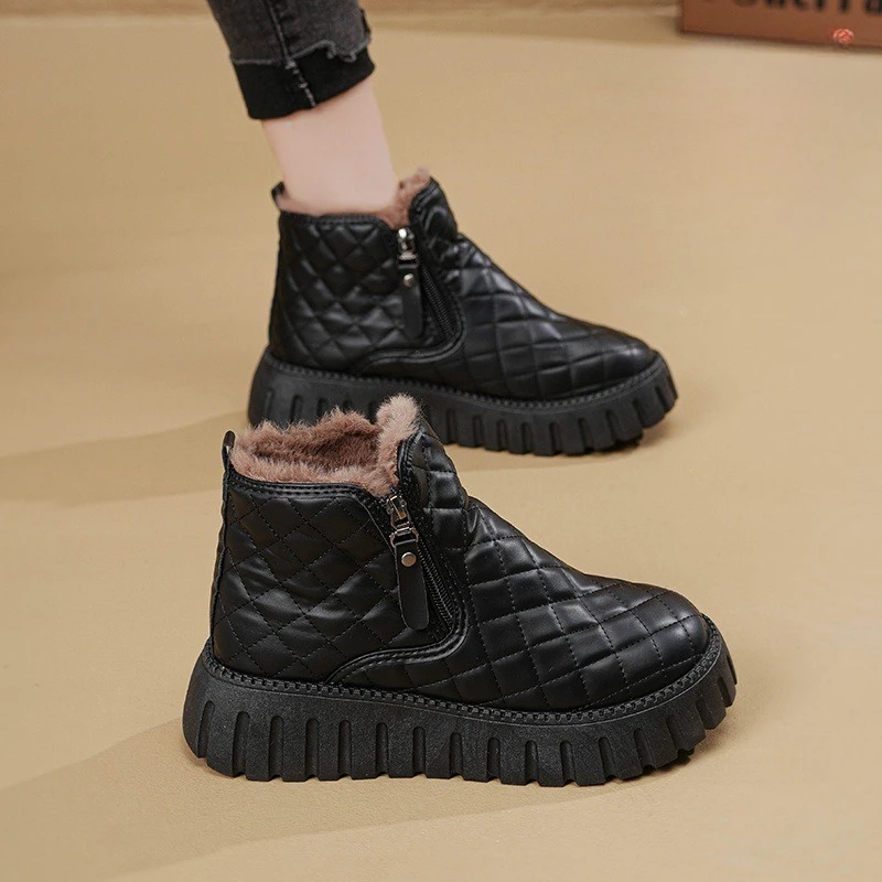 Winter Women's Suede Thick Soled Shoes Thick Ankle Boots with Increased Leather Surface Wear Resistant and Warm Women's Boots
Winter Women's Suede Thick Soled Shoes Thick Ankle Boots with Increased Leather Surface Wear Resistant and Warm Women's Boots