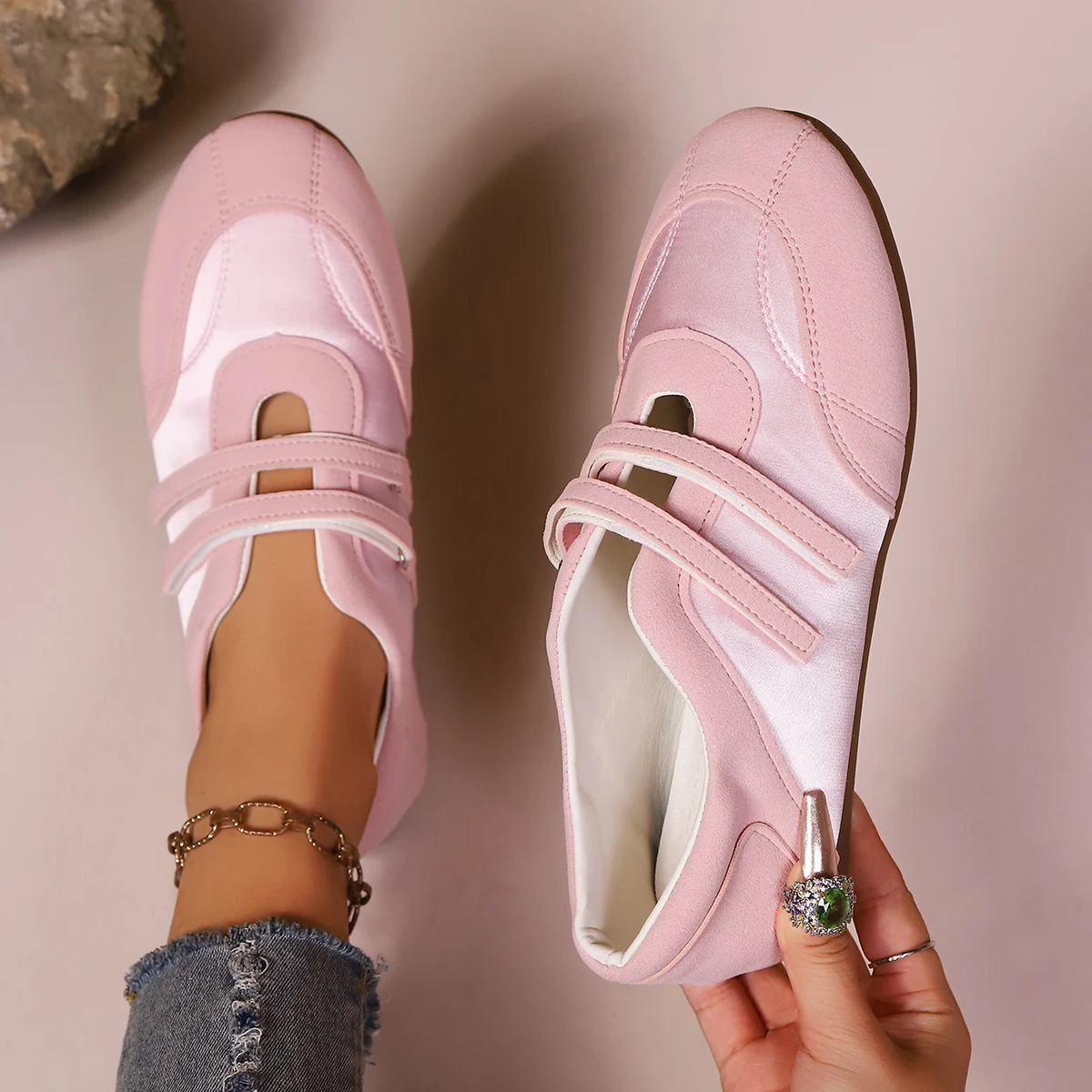 2026 Spring Autumn Women's Mary Janes | French Style Canvas Slip-on Flats | Wide Toe Box Velcro Soft Sole Casual Shoes
2026 Spring Autumn Women's Mary Janes | French Style Canvas Slip-on Flats | Wide Toe Box Velcro Soft Sole Casual Shoes