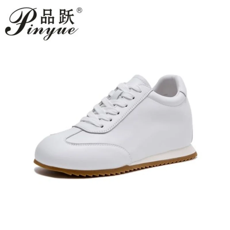 Сандалии из натуральной кожи с воздушной сеткой, 7 см, женские кроссовки на плоской подошве, блестящая вулканизированная обувь на танкетке на платформе, размеры 33-
Сандалии из натуральной кожи с воздушной сеткой, 7 см, женские кроссовки на плоской подошве, блестящая вулканизированная обувь на танкетке на платформе, размеры 33-